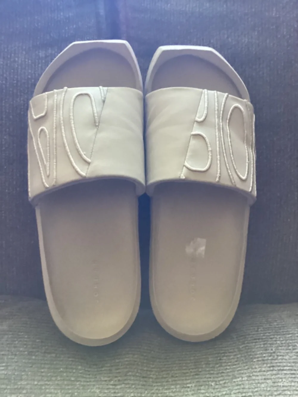 Woman’s Air Jordan Beige Slides - Picture 5 of 7